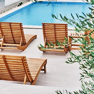 Apartament Salis, Vrsi